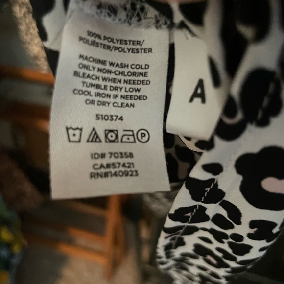 Loft leopard print button-down blouse, size M - Picture 3 of 4